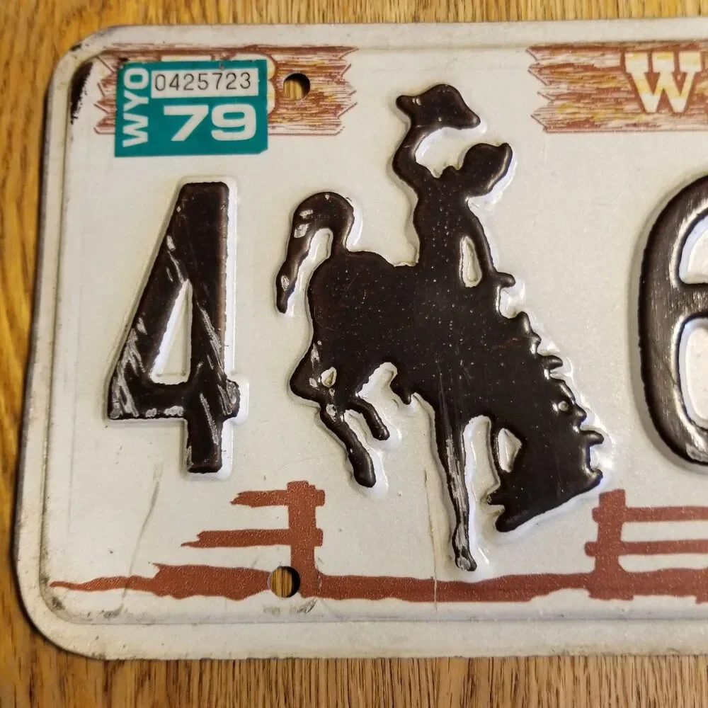 1979 Wyoming License Plate • Sweetwater County • Bucking Bronco